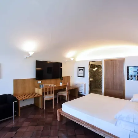 Отель La Moresca 3*